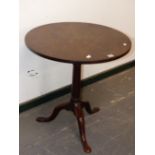 A GEO.III.MAHOGANY BIRDCAGE TILT TOP TRIPOD TABLE. Dia.66 x H.36cms.