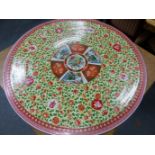 A CHINESE PORCELAIN TABLE, THE CIRCULAR REMOVABLE TOP AND COLUMNAR BASE DECORATED WITH BIRDS AND