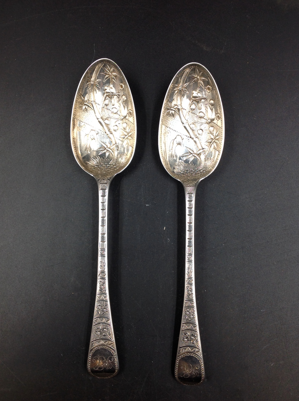 A PAIR OF GEORGIAN SILVER HALLMARKED SPOONS DECORATED WITH BAMBOO, BIRDS AND FOLIAGE DATED LONDON