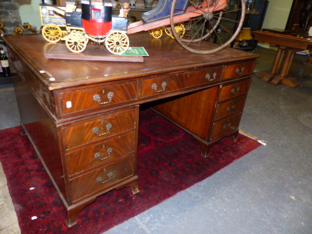 AN ANTIQUE MAHOGANY TWIN PEDESTAL PARTNER'S DESK WITH TOOLED LEATHER TOP. 153 x 106cms. - Image 2 of 8