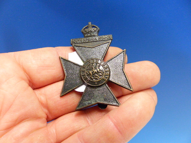 SEVEN VARIOUS CAP BADGES TOGETHER WITH COLDSTREAM GUARD PASSES FOR 1916 AND 1917. - Bild 4 aus 7