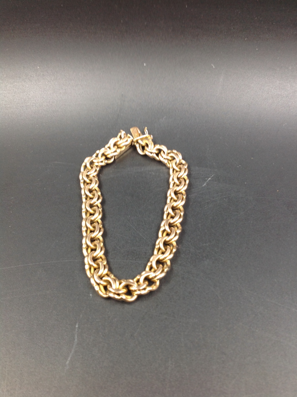 A 14CT GOLD DOUBLE INTERWOVEN SOLID CURB BRACELET, LENGTH 22cms, WEIGHT 47grms. - Image 2 of 2