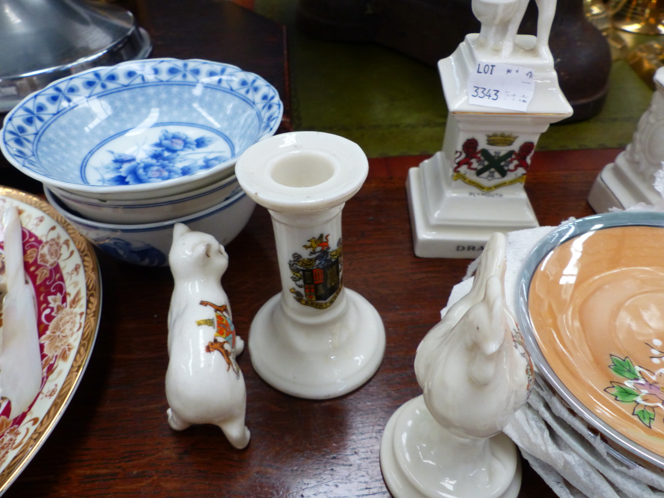 A QTY OF CRESTEDWARE AND DECORATIVE CHINA. - Image 6 of 13