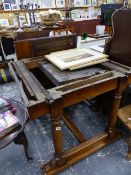 A MAHOGANY EXTENDING DINING TABLE.