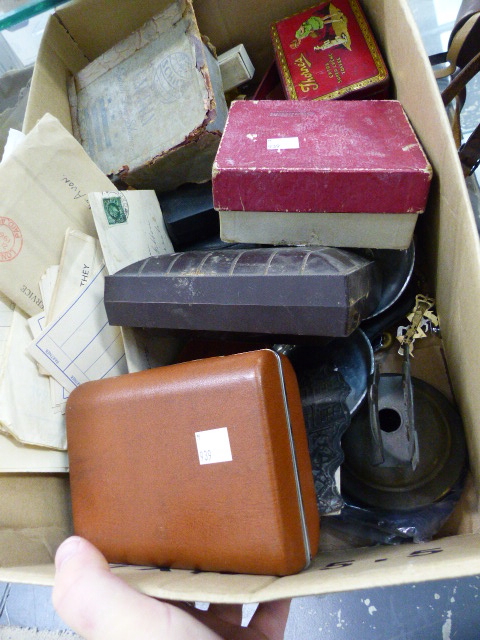 A BOX OF COLLECTABLES AND EPEHEMERA.