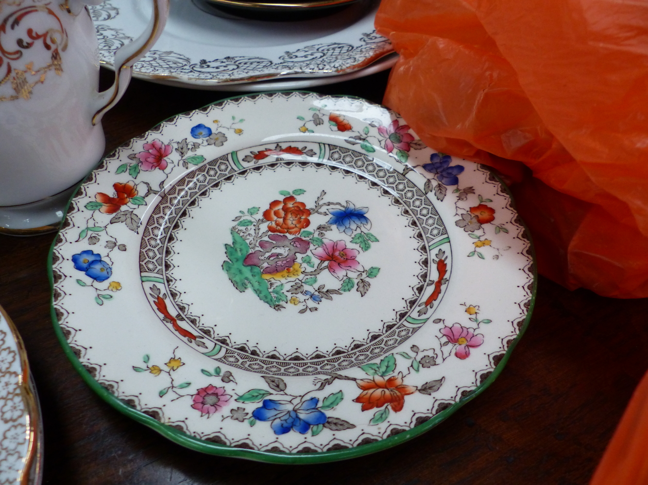 A QTY OF CRESTEDWARE AND DECORATIVE CHINA. - Image 10 of 13