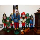 A COLLECTION OF VINTAGE STYLE SOLDIER FIGURES.