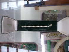 A CULTURED PEARL BRACELET.