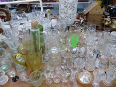 A QTY OF GLASSWARES.