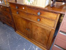 A VICTORIAN MAHOGANY SIDE CABINET.