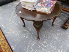 A MAHOGANY PIE CRUST TOP OCCASIONAL TABLE.