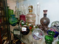 A QTY OF PAPERWEIGHTS AND GLASSWARES.