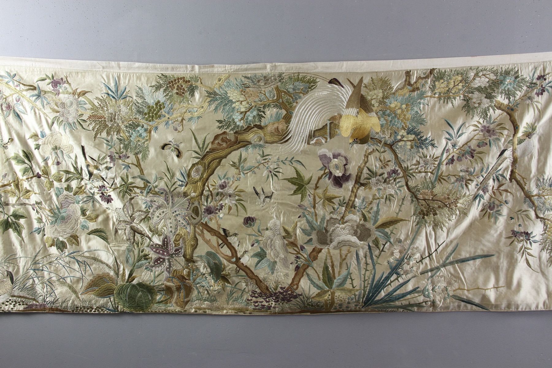 Chinese antique embroidery panel, decorated with sash birds and peonies pattern, early 20th century, - Image 2 of 6