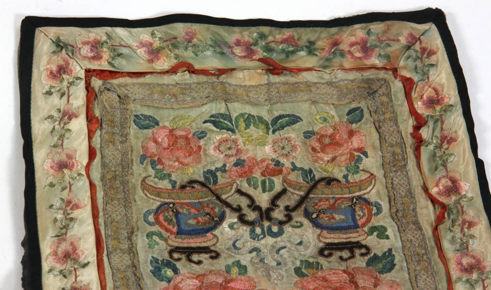 Two Chinese silk embroidered items, including an embroidered purse, 10" x 4", and an embroidered - Image 3 of 5