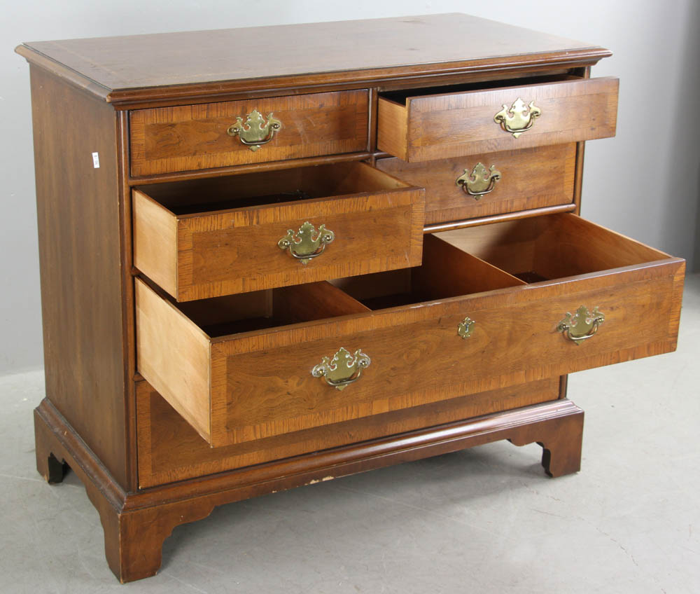 Chippendale-style banded walnut four over two-drawer chest, marked 'Henredon's 18th Century - Image 4 of 8