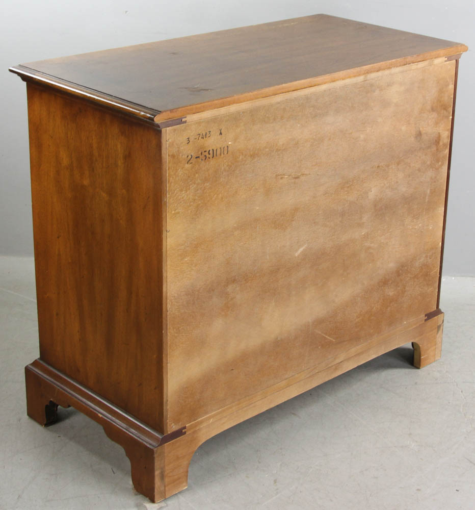 Chippendale-style banded walnut four over two-drawer chest, marked 'Henredon's 18th Century - Image 6 of 8