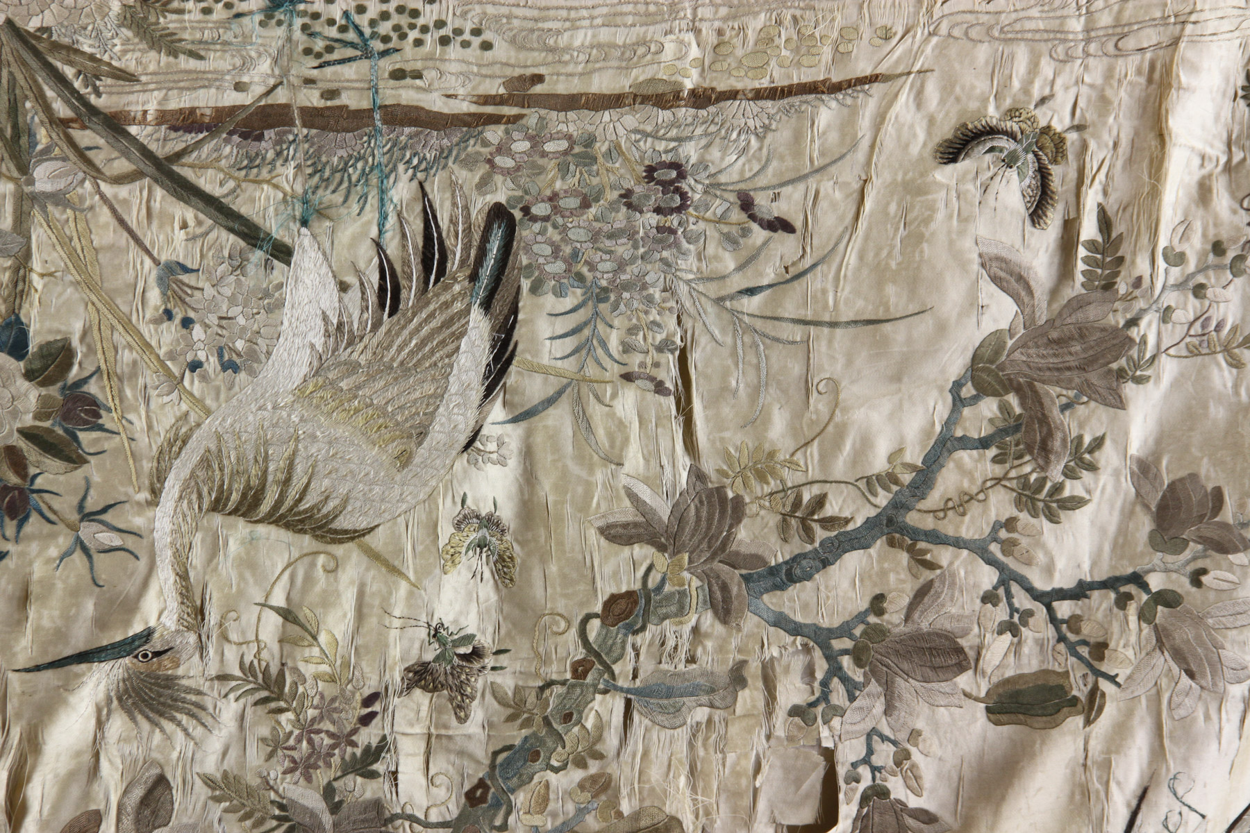 Large Chinese antique embroidery panel, late 19th/early 20th century, decorated cranes, sash - Image 6 of 8