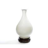 The elegantly potted pear-shaped vase yuhuchunping with low splayed foot and flared mouth. The