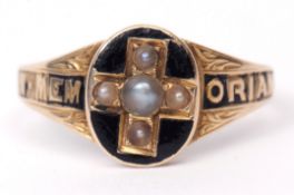 Victorian 15ct gold mourning ring, the oval black enamel panel with a central seed pearl cross