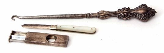 Mixed Lot: silver cased cigar cutter of guillotine sliding form together with a silver bladed