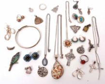 Tray of miscellaneous modern jewellery to include white metal Celtic pendant, 925 and amber sun