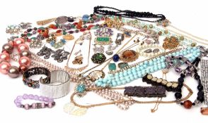 Box of costume jewellery to include various necklaces, bead necklaces, brooches etc