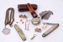 Mixed Lot: vintage cased cheroot holder, gilt metal sovereign case, watch chain suspending a coin