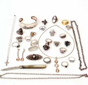 Tray of mainly white metal jewellery to include 19 dress rings, a Sterling brooch, bangle,