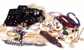 Box of costume jewellery to include Joan Rivers Classic Collection brooches and necklaces, Lotus