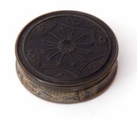 18th Century circular horn snuff box, the lid impressed with a cameo portrait of William Wallace and