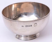 Elizabeth II small bowl of polished circular form with flared foot, diam 9cms, weight approx 120gms,