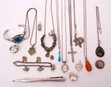 Mixed Lot: mainly white metal jewellery to include pendants, bracelets, lockets etc, 88gms gross