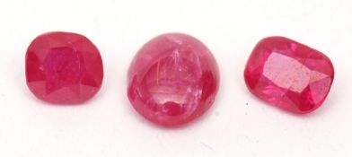 Mixed Lot: three boxed rubies, (two faceted), 0.40 - 0.90 ct approx