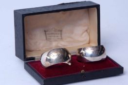 Cased pair of George V napkin rings each of circular polished form, Sheffield 1912, maker's mark for