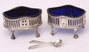 Two Edward VII open salts, each of pierced oval form with shaped and beaded rims and with pierced