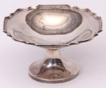 George V footed bowl of shaped and polished form on circular pedestal foot, width 11cms, weight