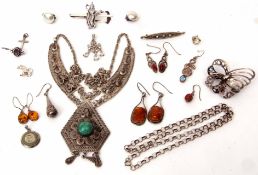 Small quantity of white metal and other jewellery to include brooches, chains, earrings etc