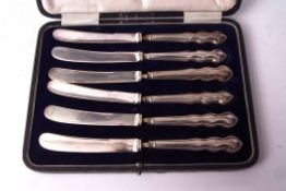 Cased set of six silver handled tea knives, each with hollow cast and applied handles in a fitted