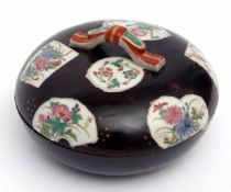 Japanese Meiji period porcelain box, with black lacquer effect decoration to exterior, interior very