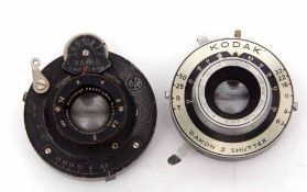 Mixed Lot: Kodak "Dakon II" shutter together with a Vario German lens both with screw in