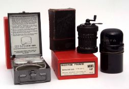 Mixed Lot: Kodak folding camera "Vest Pocket Autographic" in stitched leather case and with card