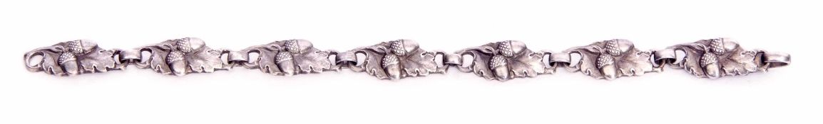 Edvald Nielsen 925 Arts & Crafts bracelet, circa 1900-1920, having seven links designed with acorn