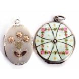 Mixed Lot: white metal and enamel locket, circular shaped with a mint-green coloured enamel