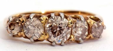 Precious metal graduated five-stone old cut diamond ring, the principal diamond 0.25ct approx,