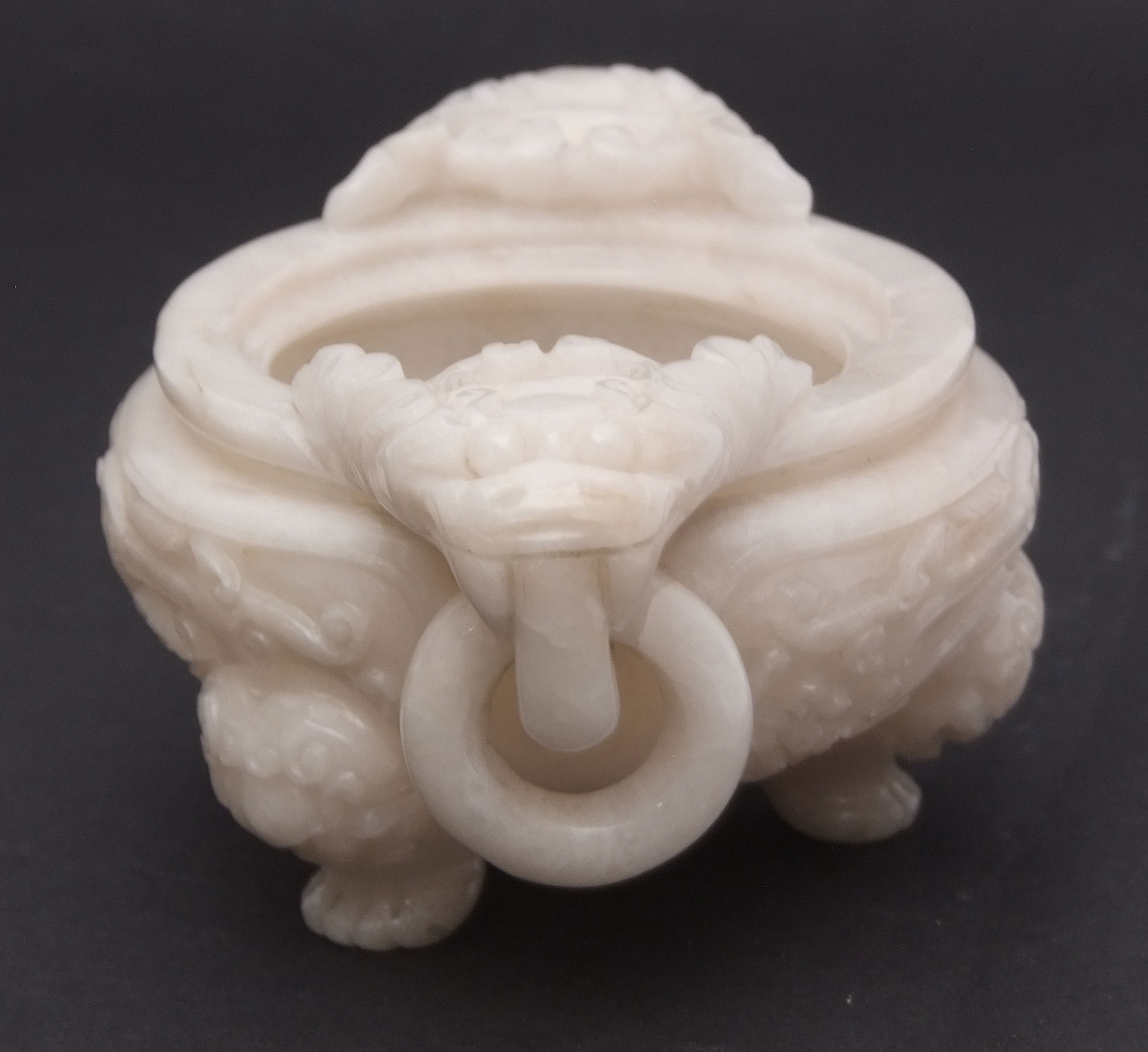 Chinese white jade tripod covered censer, the lid with reticulated dragon finial and three loop - Image 10 of 19