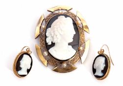 Mixed Lot: Victorian hardstone cameo brooch set with a cameo of a Bacchanalian lady carved in high