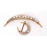 Mixed Lot: crescent moonstone set brooch featuring 13 graduated circular shaped moonstones, 7cm