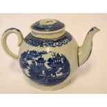 Large pearl ware tea pot, late 18th/early 19th century, and cover (lacking knop), decorated with a