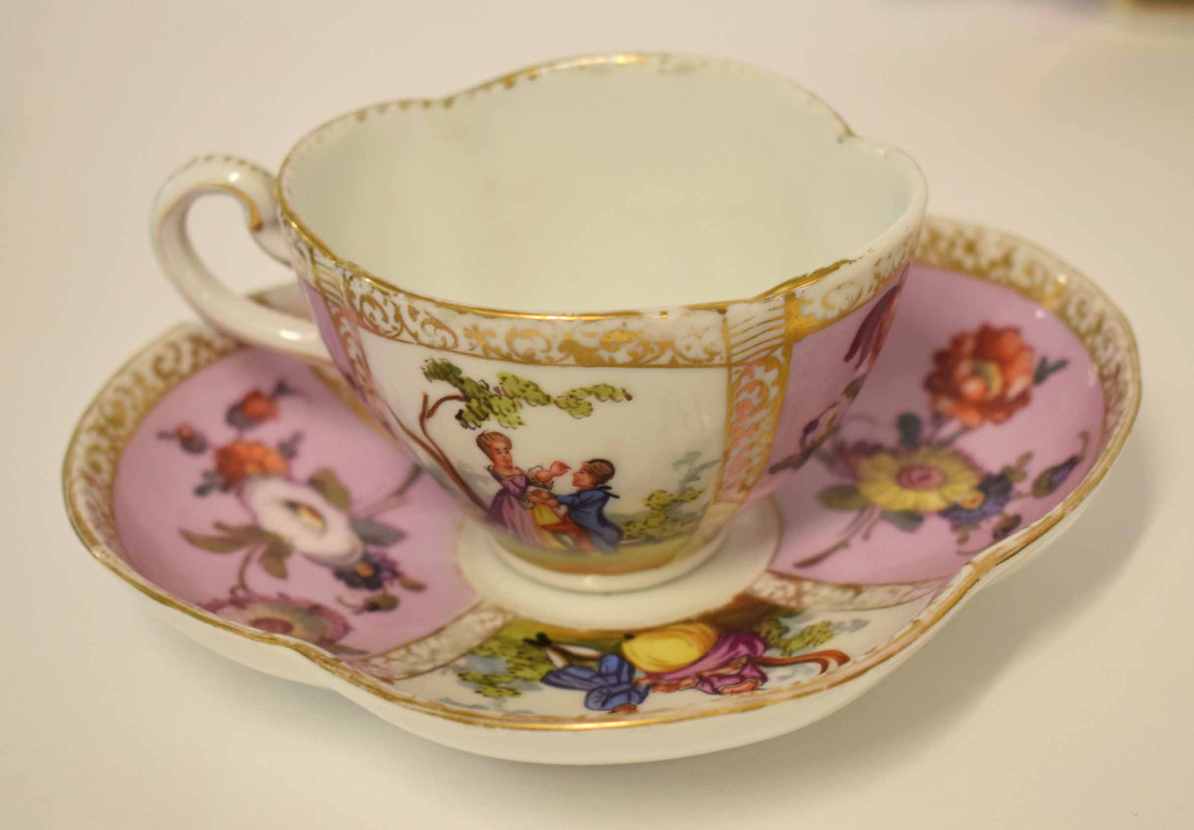 Group of Continental porcelain Dresden cups and saucers decorated in Meissen style, comprising six - Image 2 of 3