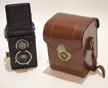 Mid-20th century Rolleiflex camera, No 104178, Franke & Heidecke, Braunschweig, height 13cm in its